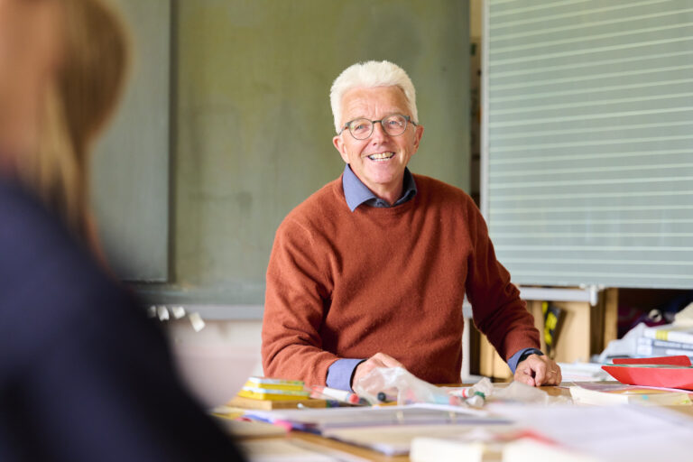 Portrait von Joseph Hess, DozentIn der Akademie für anthroposophische Pädagogik