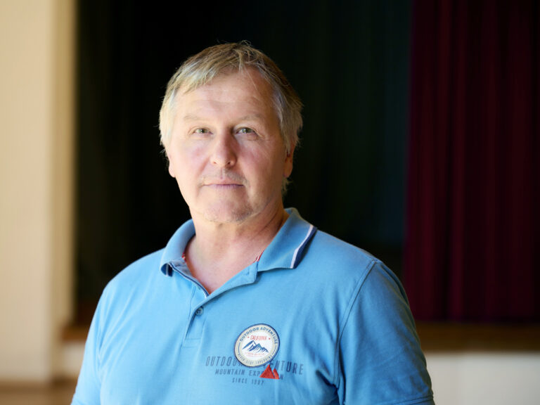 Portrait von Gerwin J. Mader, DozentIn der Akademie für anthroposophische Pädagogik