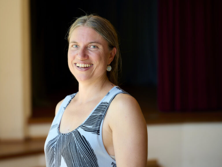Portrait von Stephanie Janisch, DozentIn der Akademie für anthroposophische Pädagogik