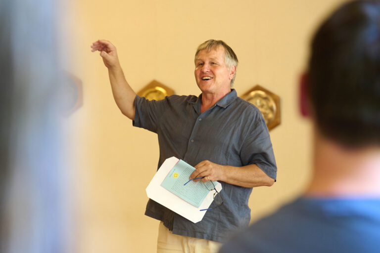 Portrait von Gerwin J. Mader, DozentIn der Akademie für anthroposophische Pädagogik